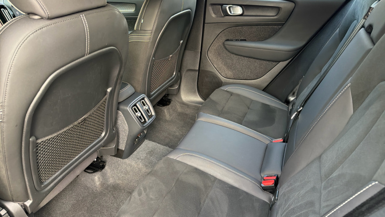 Volvo XC40 2.0 B3P Plus Dark 5dr Auto Petrol Estate